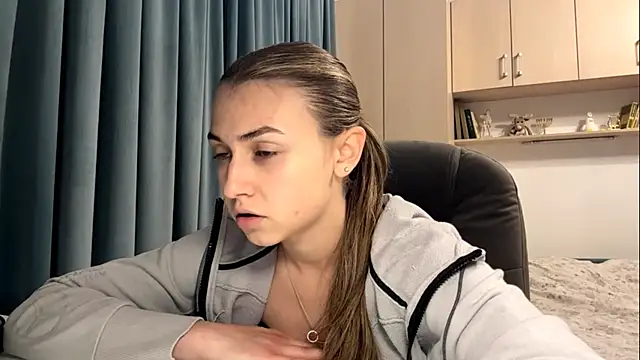 Snapshot of CameTruce chatting on July 7, 2026, 7:40 pm CameTruce online show from July 7, 2026, 7:40 pm