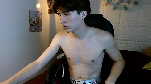 Snapshot of Marcoviolet chatting on June 17, 2026, 8:32 pm Marcoviolet online show from June 17, 2026, 8:32 pm