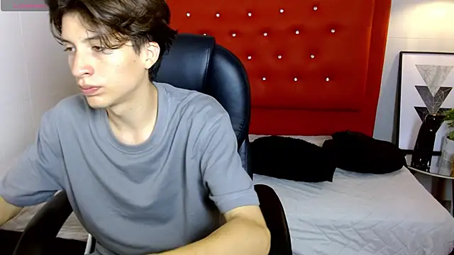 Snapshot of Marcoviolet chatting on June 21, 2026, 12:19 pm Marcoviolet online show from June 21, 2026, 12:19 pm
