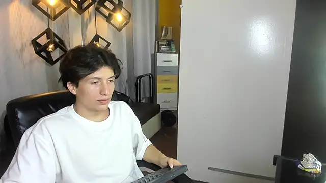 Snapshot of Marcoviolet chatting on July 2, 2026, 8:04 pm Marcoviolet online show from July 2, 2026, 8:04 pm