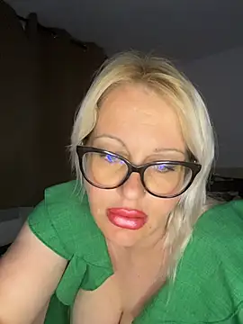Snapshot of brenda121 chatting on May 27, 2026, 9:56 pm brenda121 online show from May 27, 2026, 9:56 pm