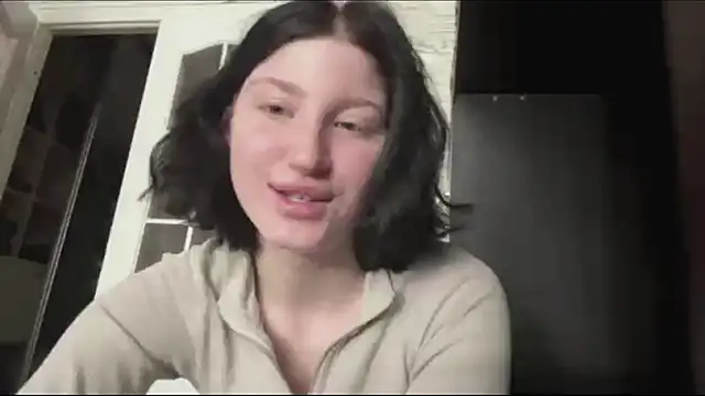 MckenzieOliver online show from May 31, 2026, 7:59 am