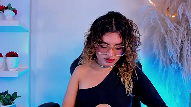emilymjs  online show from June 2, 2026, 4:03 am