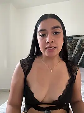 HaileyBieber  online show from June 7, 2026, 9:07 pm