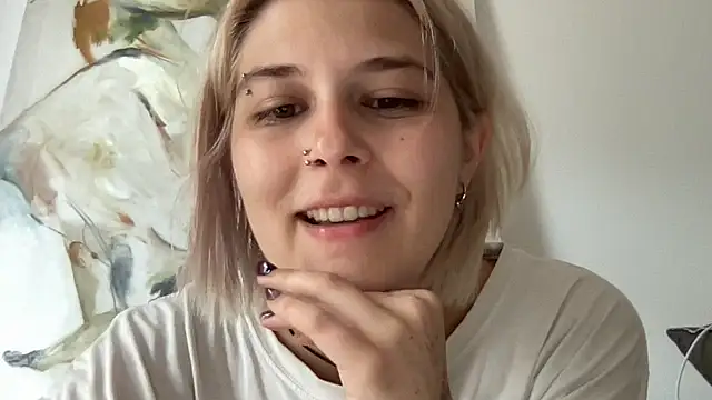 Snapshot of Ella_Bloom chatting on July 4, 2026, 9:04 am Ella Bloom online show from July 4, 2026, 9:04 am