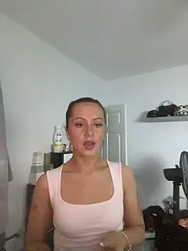 Snapshot of PoisonIvy_x chatting on June 21, 2026, 8:22 pm PoisonIvy x online show from June 21, 2026, 8:22 pm