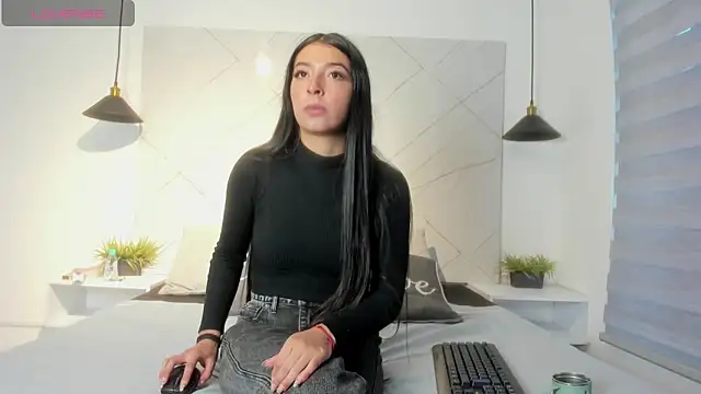 SARAH COLLENS  online show from June 16, 2026, 11:24 am
