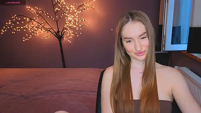 AlisaFoxis online show from July 6, 2026, 5:37 pm