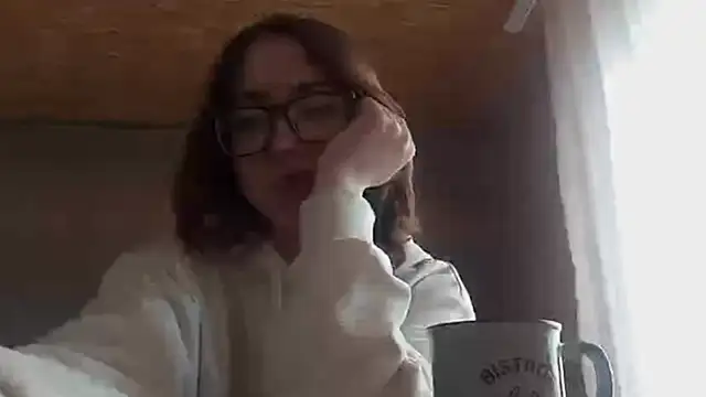 Snapshot of OliviaMoment chatting on June 4, 2026, 9:59 am OliviaMoment online show from June 4, 2026, 9:59 am