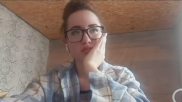 Snapshot of OliviaMoment chatting on June 6, 2026, 9:58 am OliviaMoment online show from June 6, 2026, 9:58 am