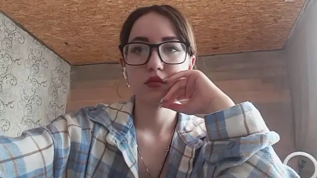 Snapshot of OliviaMoment chatting on June 7, 2026, 10:08 am OliviaMoment online show from June 7, 2026, 10:08 am