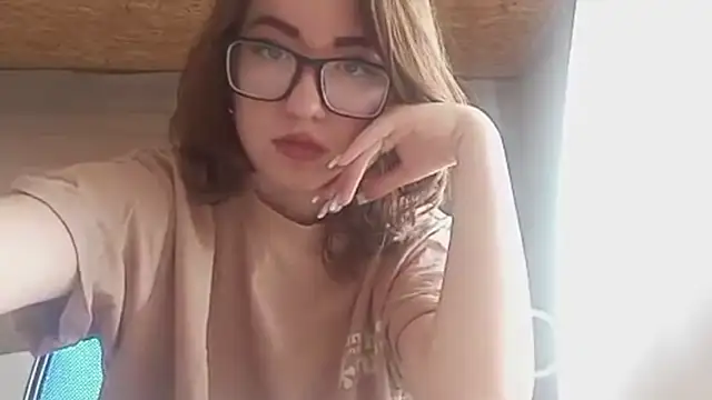 Snapshot of OliviaMoment chatting on June 14, 2026, 9:11 am OliviaMoment online show from June 14, 2026, 9:11 am