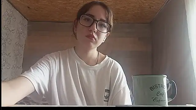 Snapshot of OliviaMoment chatting on July 6, 2026, 8:22 am OliviaMoment online show from July 6, 2026, 8:22 am