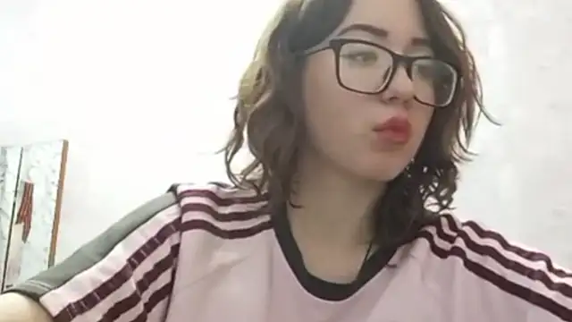 Snapshot of OliviaMoment chatting on July 11, 2026, 11:35 am OliviaMoment online show from July 11, 2026, 11:35 am