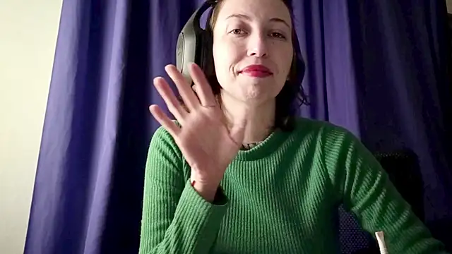 Snapshot of Julixta chatting on June 16, 2026, 12:02 am Julixta online show from June 16, 2026, 12:02 am