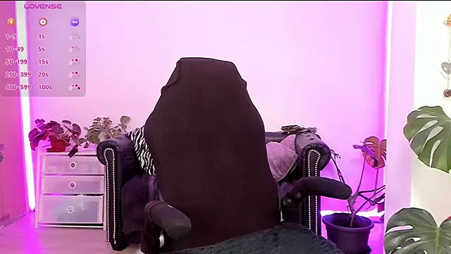 LindaWhite  online show from March 11, 2025, 4:51 pm