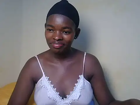 Snapshot of Emmerline_ chatting on June 11, 2026, 3:15 am Emmerline online show from June 11, 2026, 3:15 am