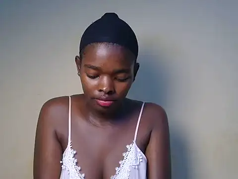 Snapshot of Emmerline_ chatting on June 12, 2026, 5:23 pm Emmerline online show from June 12, 2026, 5:23 pm