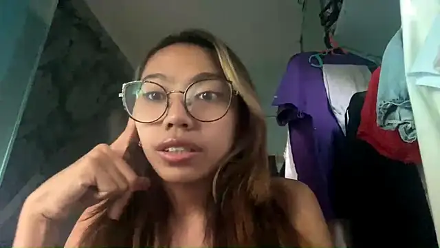 Snapshot of Elarisserose chatting on June 9, 2026, 12:00 am Elarisserose online show from June 9, 2026, 12:00 am