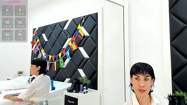 CarlaLinares online show from June 18, 2026, 8:02 pm