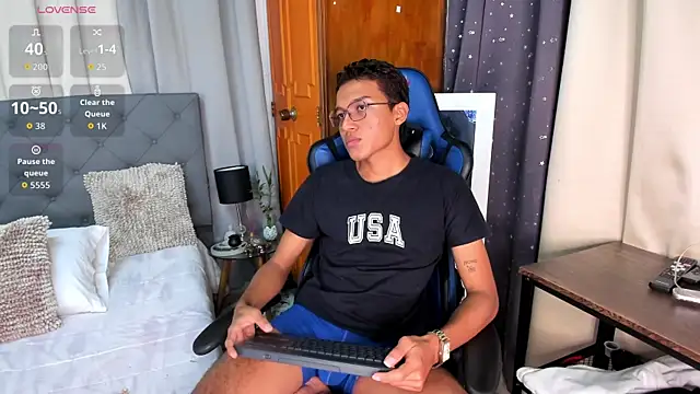Snapshot of Camilo_Santoss chatting on June 13, 2026, 12:36 pm Camilo Santoss online show from June 13, 2026, 12:36 pm