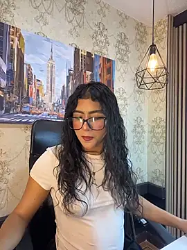 Snapshot of Holly_Watson_ chatting on July 16, 2026, 4:51 am Holly Watson online show from July 16, 2026, 4:51 am