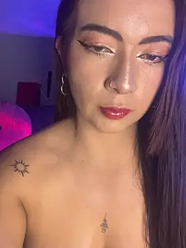arilynn  online show from June 11, 2026, 5:05 am