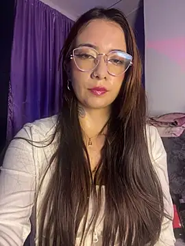 arilynn  online show from July 17, 2026, 4:52 am