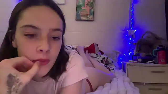 Faithluvv05 online show from June 1, 2026, 11:50 pm