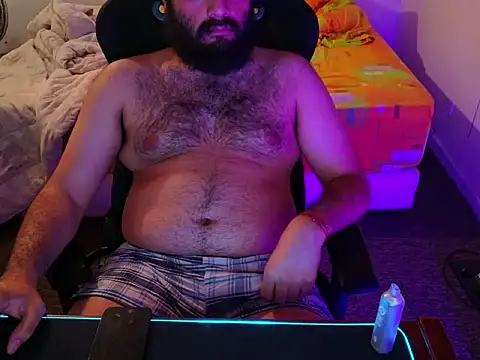 Snapshot of Latinbearhairy chatting on June 17, 2026, 5:10 am Latinbearhairy online show from June 17, 2026, 5:10 am