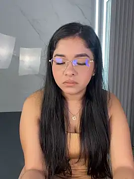 ValentinaLuciana online show from June 3, 2026, 12:52 pm