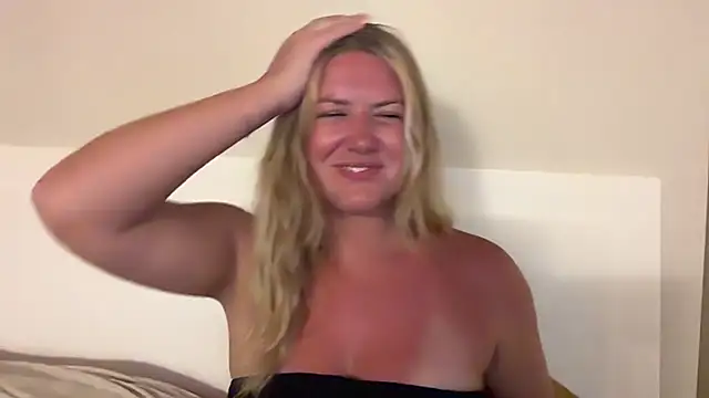 Snapshot of allyanalangell chatting on June 30, 2026, 12:22 am allyanalangell online show from June 30, 2026, 12:22 am