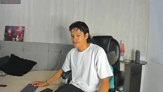 tommyhot7 online show from June 25, 2026, 8:35 pm