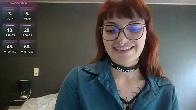 Snapshot of Roxane_Bloodycherry chatting on June 18, 2026, 4:22 pm Roxane Bloodycherry online show from June 18, 2026, 4:22 pm