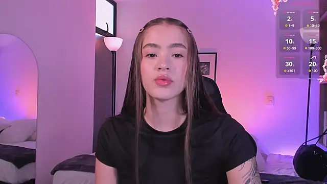 LizzyColins online show from June 23, 2026, 7:23 pm