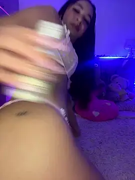 analicia-22 online show from June 5, 2026, 2:51 am
