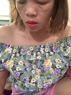 Emlyla online show from June 12, 2026, 4:55 am