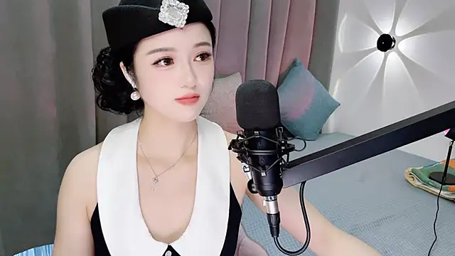 Snapshot of Momo-Wow chatting on June 18, 2026, 6:13 am Momo-Wow online show from June 18, 2026, 6:13 am