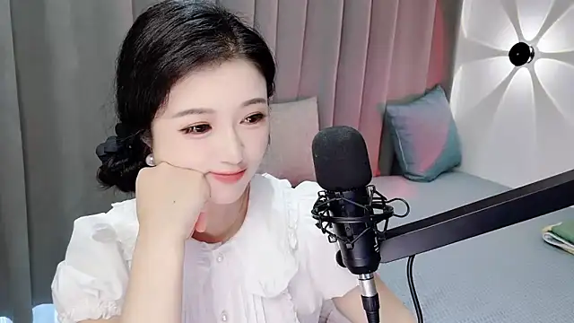 Snapshot of Momo-Wow chatting on June 21, 2026, 6:49 am Momo-Wow online show from June 21, 2026, 6:49 am