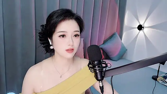 Snapshot of Momo-Wow chatting on July 17, 2026, 7:37 am Momo-Wow online show from July 17, 2026, 7:37 am