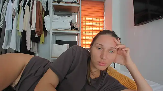 SofiClimbing online show from March 29, 2026, 6:24 am