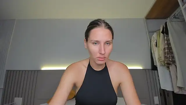 SofiClimbing online show from April 23, 2026, 3:52 am