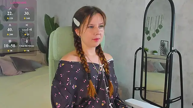 Snapshot of Violeta_Paul chatting on July 11, 2026, 12:57 am Violeta Paul online show from July 11, 2026, 12:57 am