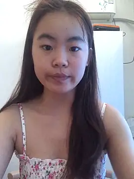 YiYi5520 online show from June 4, 2026, 7:25 am
