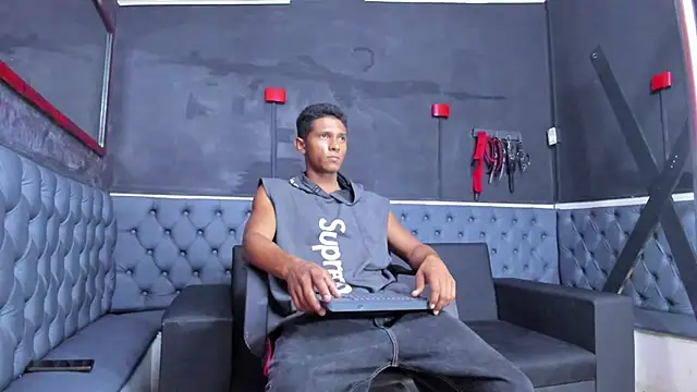 Snapshot of Yoel_Blessed chatting on June 11, 2026, 12:03 pm Yoel Blessed online show from June 11, 2026, 12:03 pm