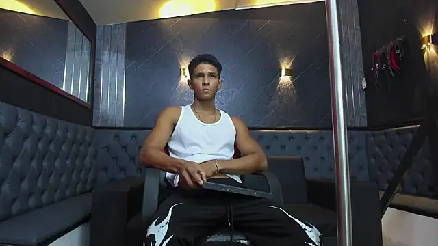 Snapshot of Yoel_Blessed chatting on July 16, 2026, 12:11 pm Yoel Blessed online show from July 16, 2026, 12:11 pm
