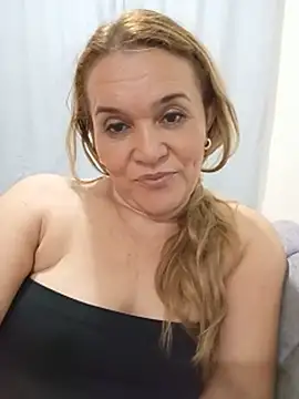 Snapshot of Sara_hilton02 chatting on June 26, 2026, 1:21 am Sara hilton02 online show from June 26, 2026, 1:21 am