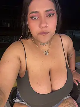 Nahomy-fire online show from July 2, 2026, 3:23 am