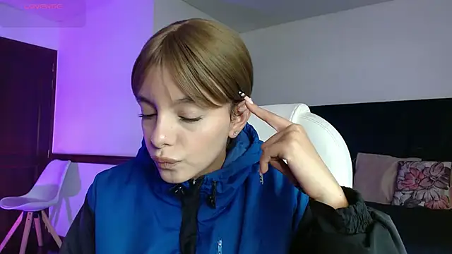 Snapshot of Peytongh_ chatting on June 17, 2026, 7:37 pm Peytongh online show from June 17, 2026, 7:37 pm