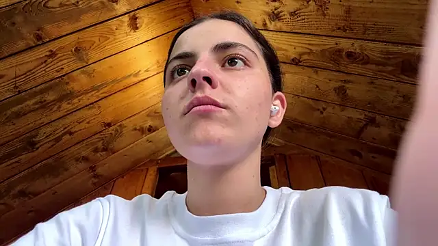Snapshot of MarisaKomar chatting on July 16, 2026, 1:17 pm MarisaKomar online show from July 16, 2026, 1:17 pm